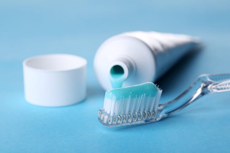 WHAT IS THE HEALTHIEST TOOTHPASTE TO USE?